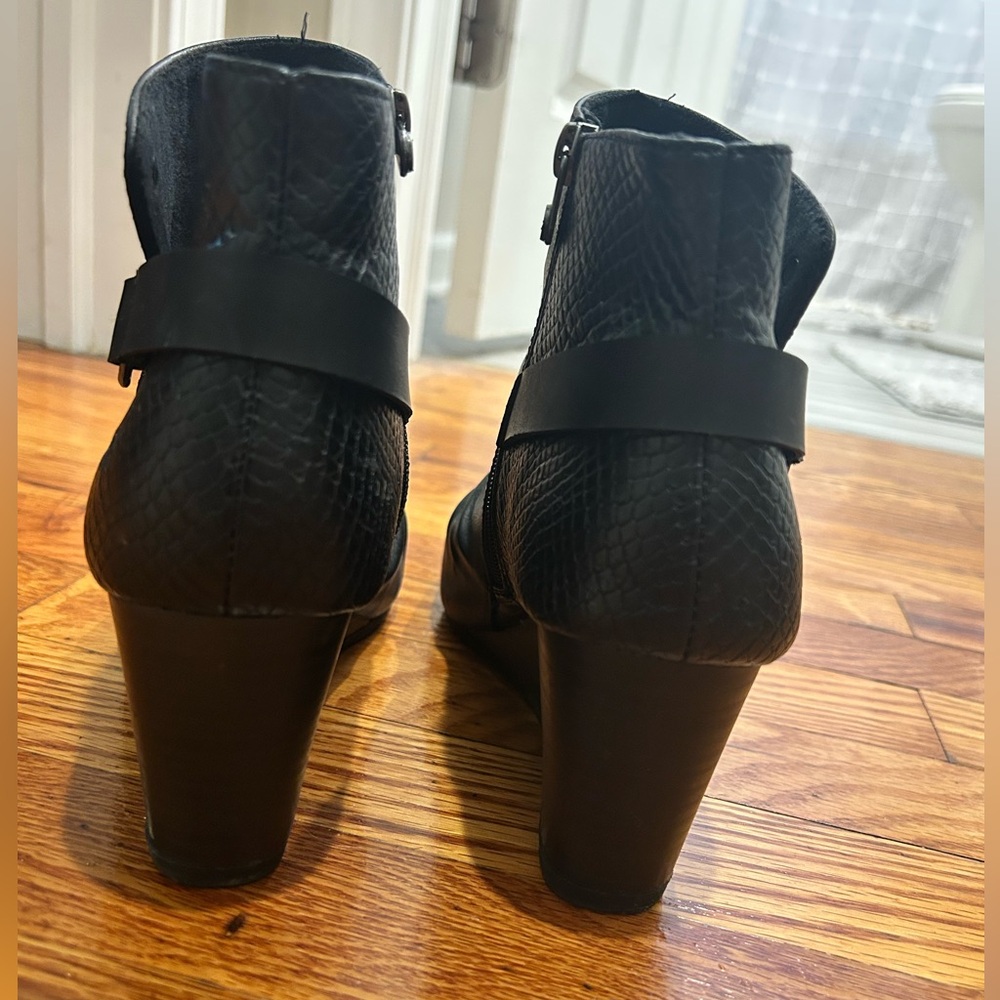 NWOT Blowfish Ankle Wedge Booties - Picture 7 of 16